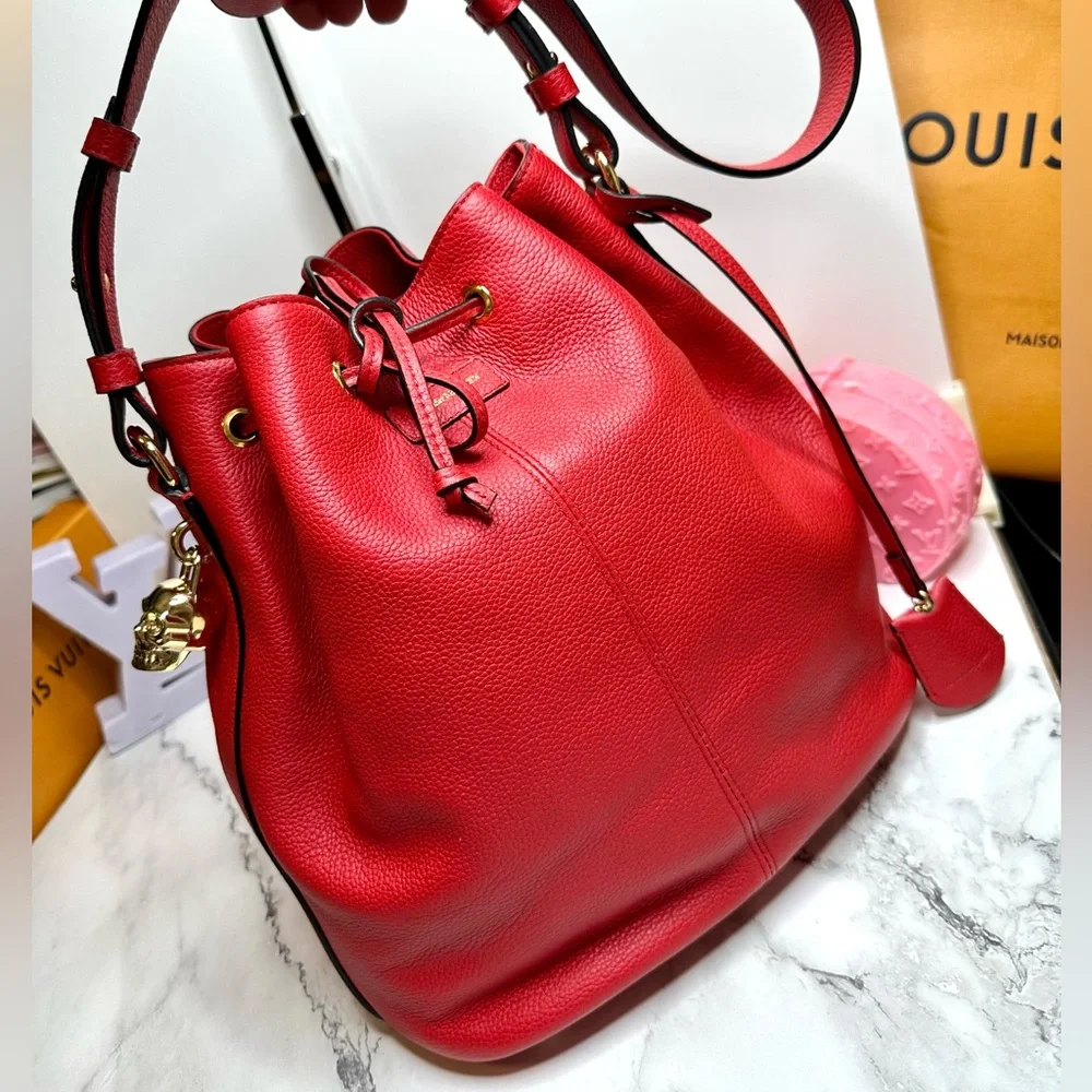 NEW! Alexander McQueen Secchiello Red Leather Skull Padlock Bucket Bag - Picture 6 of 17